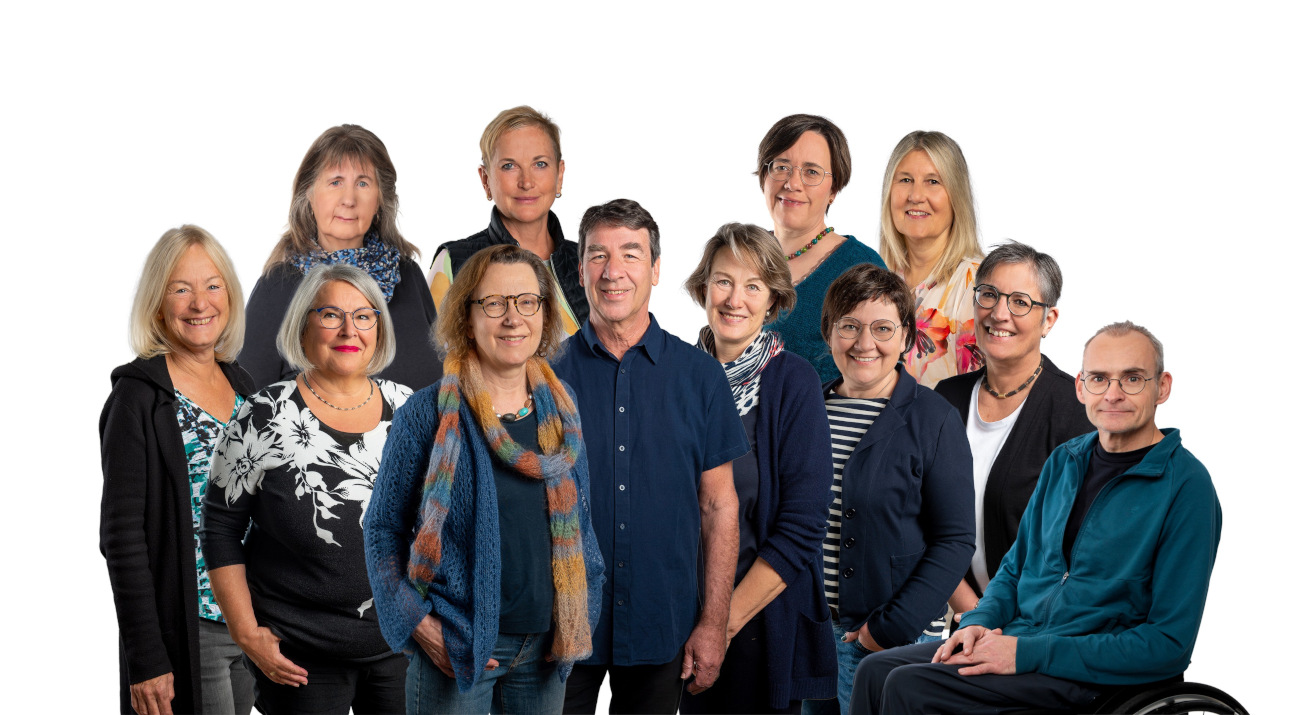 Bildunterschrift: von li. nach re., obere Reihe:  Edith Gauss, Maria Hoben-Kuhn, Almut Albrecht, Annette Cölsch-Limbacher untere Reihe: Sabine Talmon-Gros, Helga Braun, Elke Wimmer, Matthias Warnck, Beatrix Warnck, Amanda Wackler, Regina Hocher und  Thomas Bonau Bild: Frau Ulmer-Köhn, von Ulmer Fotografie in Schwäbisch Hall
